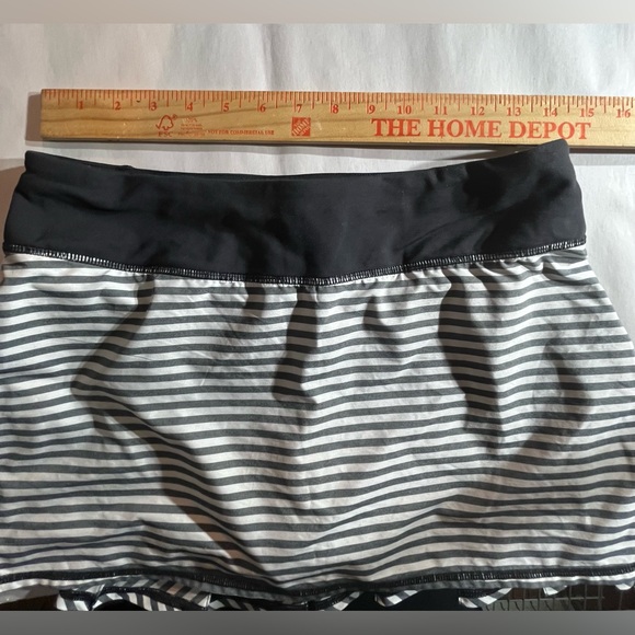 Lululemon Run Pace Setter Tennis golf Skirt Sz 6 Please Review measurements - Picture 9 of 12